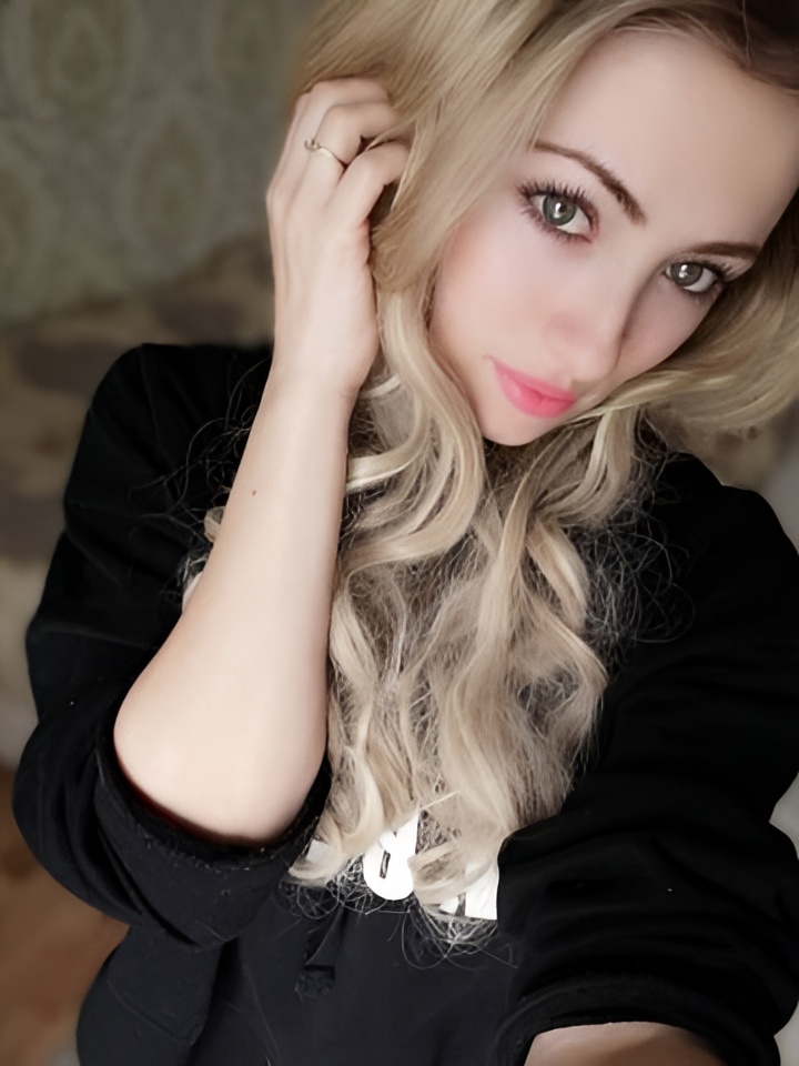 Оксана привлекальеная девушка из Тихвина цена от 4000 руб