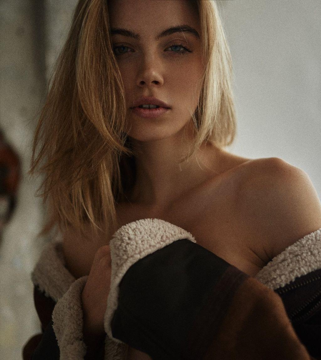 Надюха привлекальеная девушка из Тихвина цена от 10000 руб