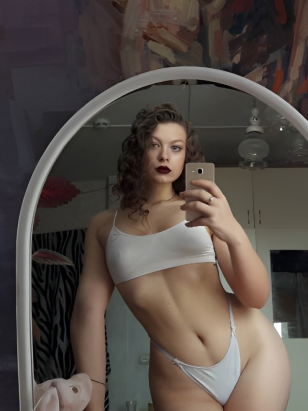 Снежана привлекательная девушка из Тихвина цена от 2000 руб