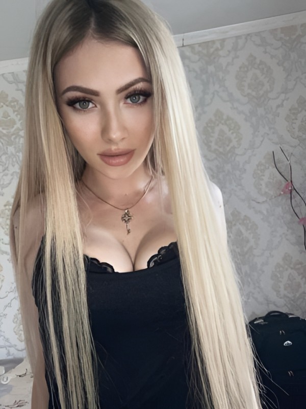 Юстина привлекательная девушка из Тихвина цена от 10000 руб