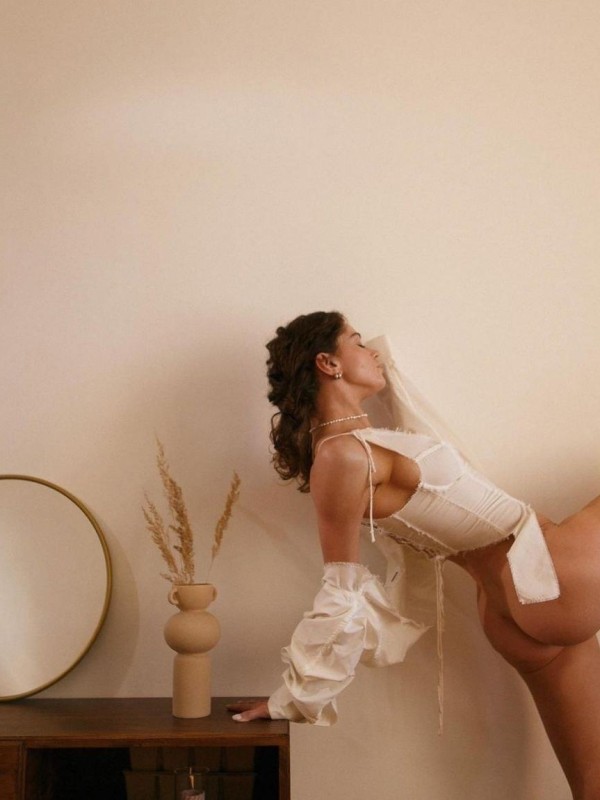 Оливия привлекательная девушка из Тихвина цена от 8000 руб